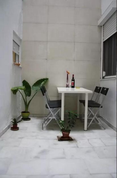 Estudio En El Corazon De Sevilla Exterior foto